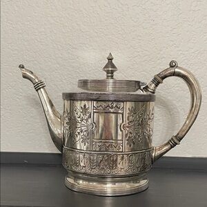 Meriden quadruple silver- plated engraved teapot late XIX Victorian model 1418